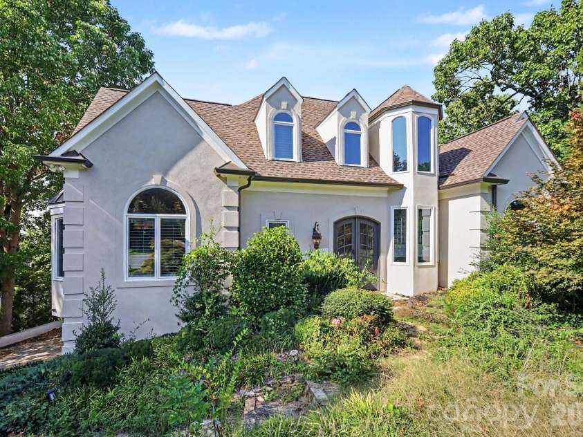 16101 Whitesail Drive, Charlotte, NC 28278.  MLS# CAR4425800, YatesRealty ID 51875. 