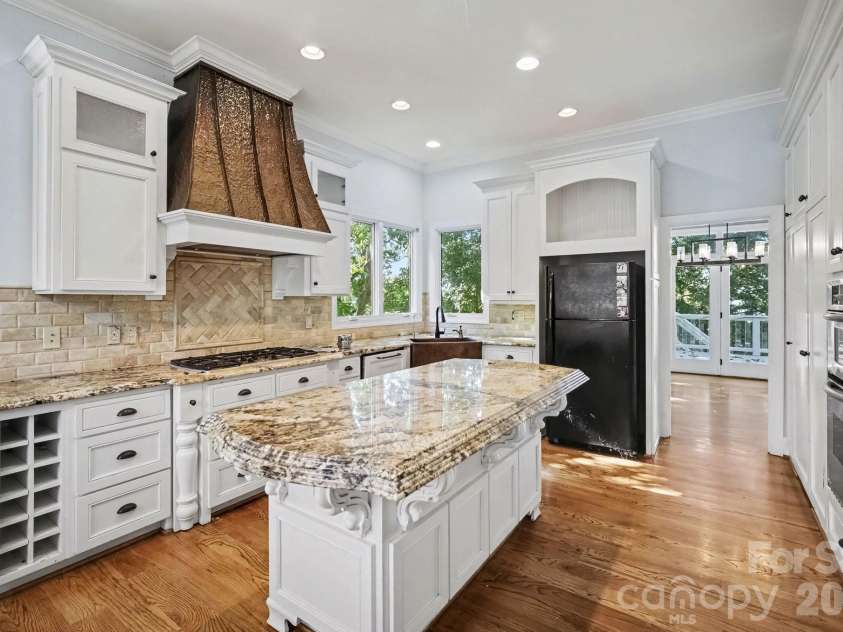 16101 Whitesail Drive, Charlotte, NC 28278.  MLS# CAR4425800, YatesRealty ID 51875. 