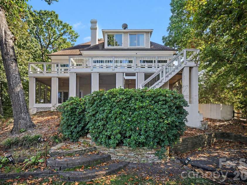 16101 Whitesail Drive, Charlotte, NC 28278.  MLS# CAR4425800, YatesRealty ID 51875. 