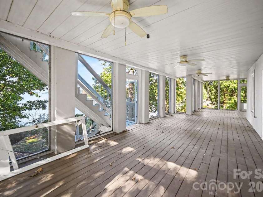 16101 Whitesail Drive, Charlotte, NC 28278.  MLS# CAR4425800, YatesRealty ID 51875. 