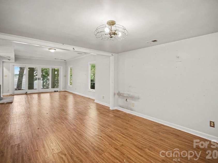 16101 Whitesail Drive, Charlotte, NC 28278.  MLS# CAR4425800, YatesRealty ID 51875. 