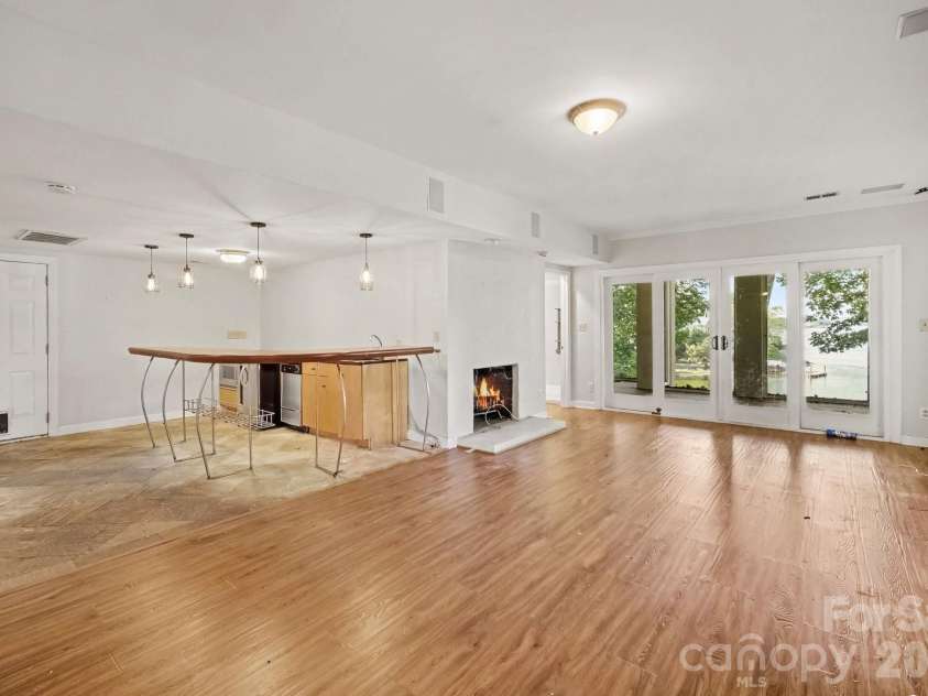 16101 Whitesail Drive, Charlotte, NC 28278.  MLS# CAR4425800, YatesRealty ID 51875. 