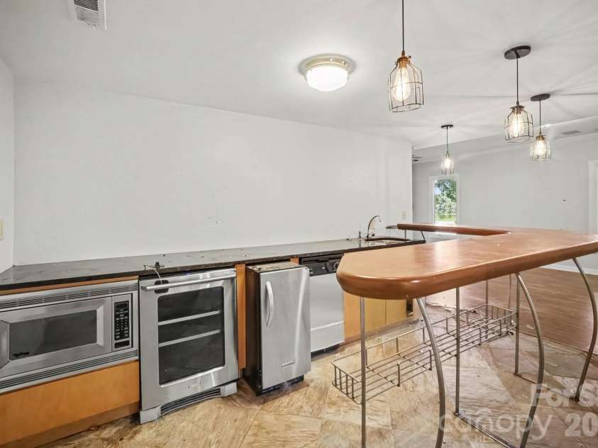 16101 Whitesail Drive, Charlotte, NC 28278.  MLS# CAR4425800, YatesRealty ID 51875. 