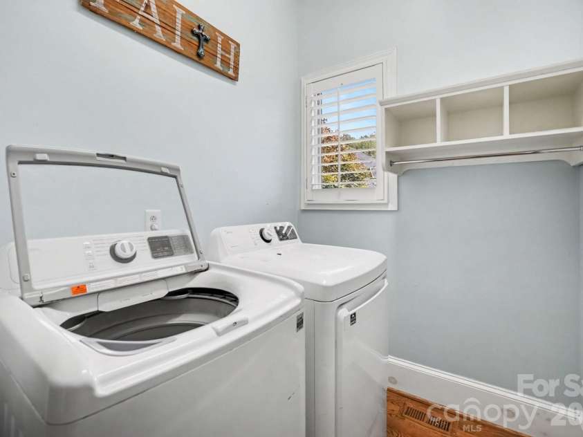 16101 Whitesail Drive, Charlotte, NC 28278.  MLS# CAR4425800, YatesRealty ID 51875. 
