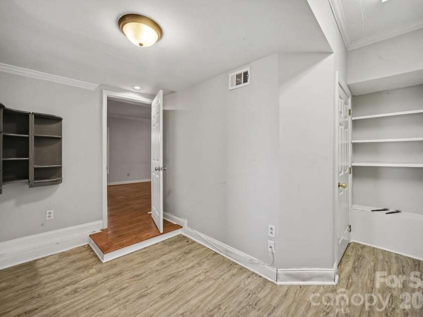 16101 Whitesail Drive, Charlotte, NC 28278.  MLS# CAR4425800, YatesRealty ID 51875. 