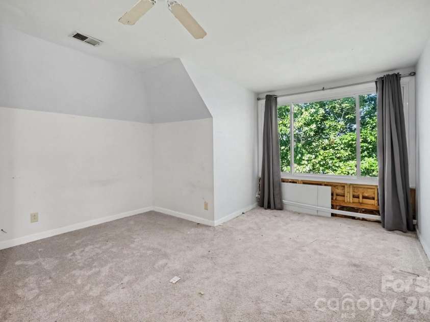 16101 Whitesail Drive, Charlotte, NC 28278.  MLS# CAR4425800, YatesRealty ID 51875. 