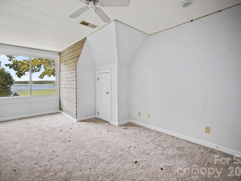 16101 Whitesail Drive, Charlotte, NC 28278.  MLS# CAR4425800, YatesRealty ID 51875. 