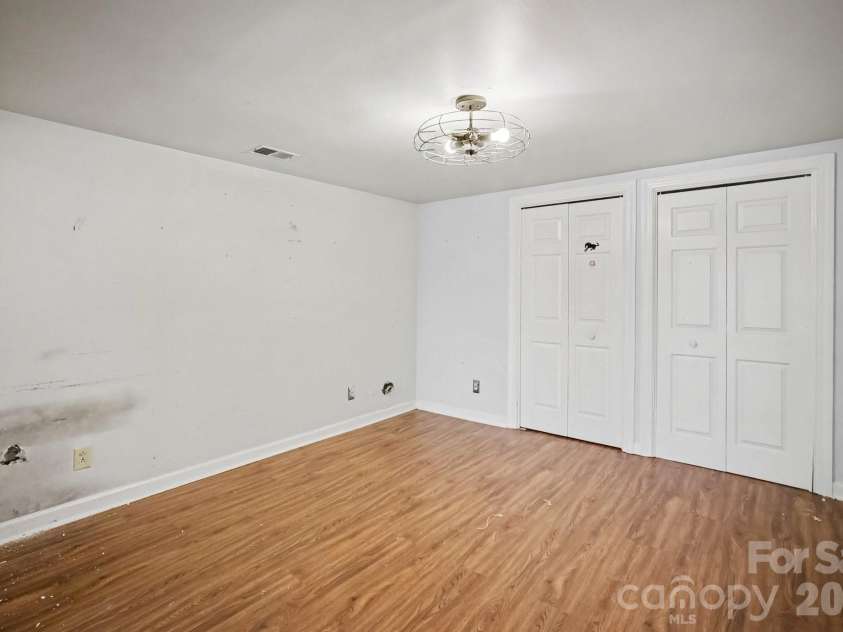 16101 Whitesail Drive, Charlotte, NC 28278.  MLS# CAR4425800, YatesRealty ID 51875. 