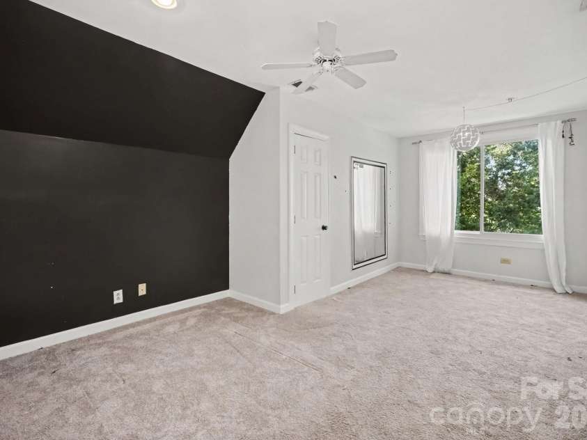 16101 Whitesail Drive, Charlotte, NC 28278.  MLS# CAR4425800, YatesRealty ID 51875. 