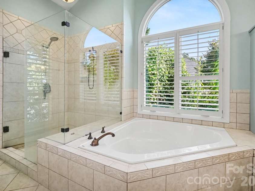16101 Whitesail Drive, Charlotte, NC 28278.  MLS# CAR4425800, YatesRealty ID 51875. 