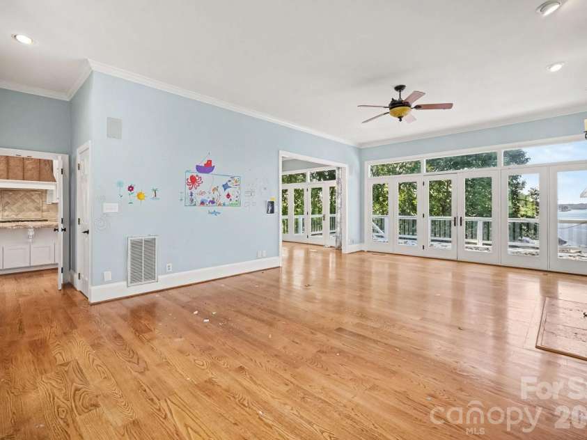 16101 Whitesail Drive, Charlotte, NC 28278.  MLS# CAR4425800, YatesRealty ID 51875. 