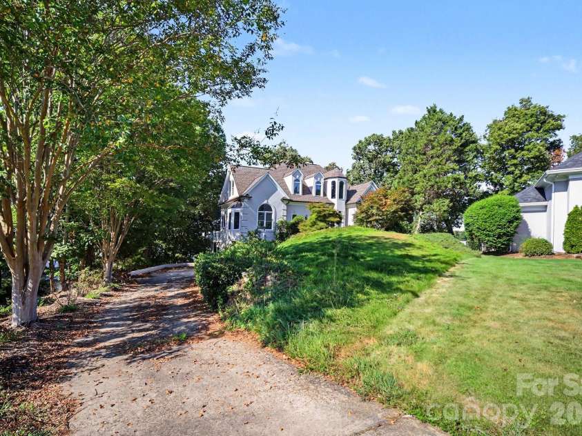 16101 Whitesail Drive, Charlotte, NC 28278.  MLS# CAR4425800, YatesRealty ID 51875. 