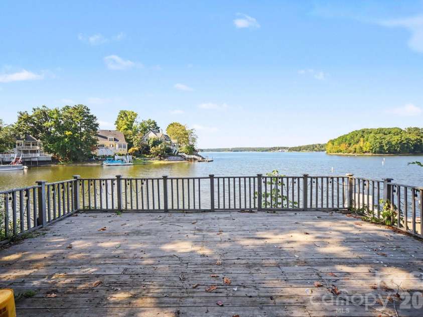 16101 Whitesail Drive, Charlotte, NC 28278.  MLS# CAR4425800, YatesRealty ID 51875. 