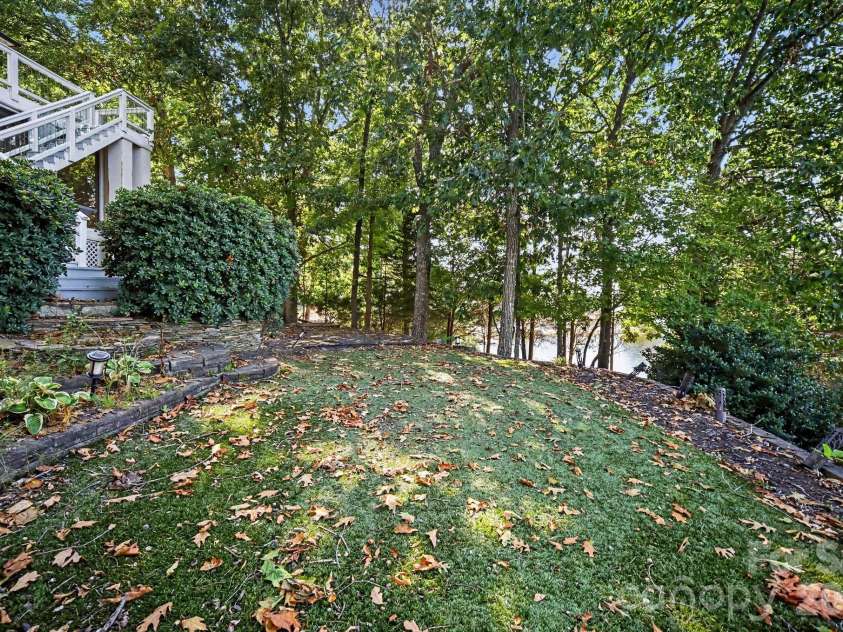 16101 Whitesail Drive, Charlotte, NC 28278.  MLS# CAR4425800, YatesRealty ID 51875. 