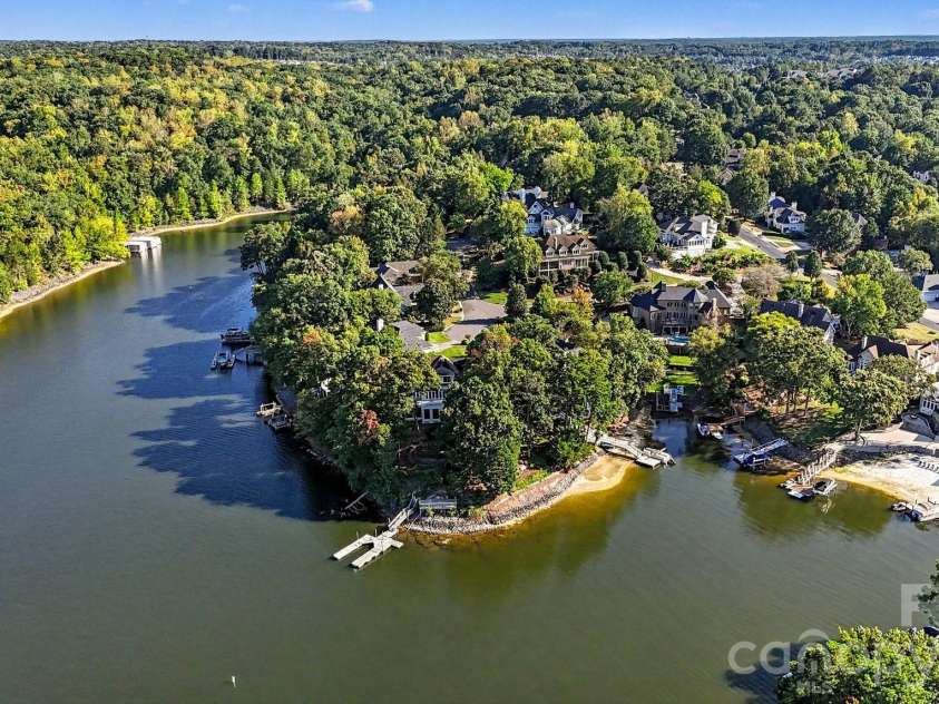 16101 Whitesail Drive, Charlotte, NC 28278.  MLS# CAR4425800, YatesRealty ID 51875. 