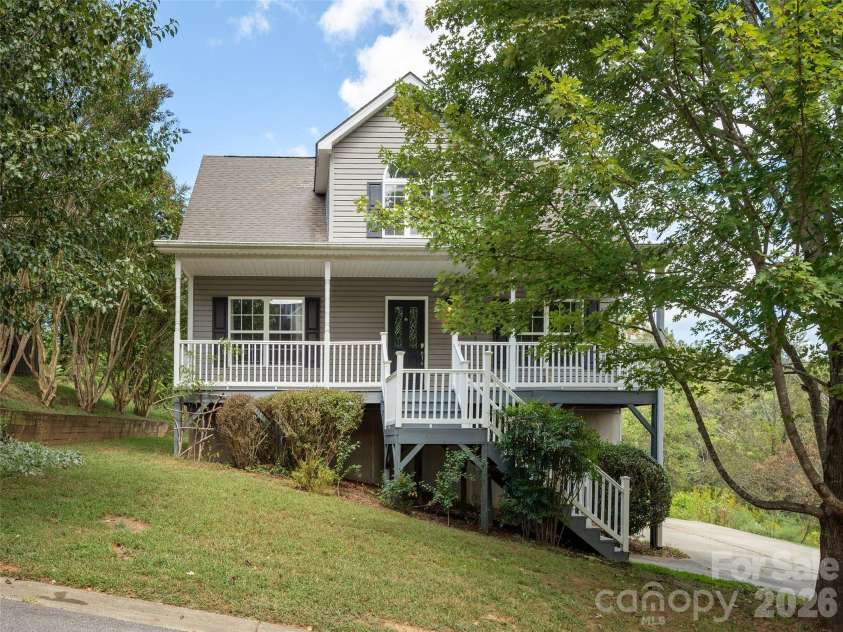 44 Ridgeland Lane, Asheville, NC 28805.  MLS# CAR4426245, YatesRealty ID 51876. 