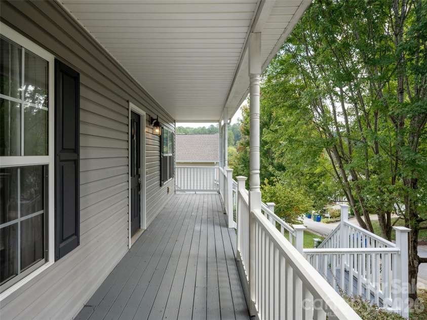 44 Ridgeland Lane, Asheville, NC 28805.  MLS# CAR4426245, YatesRealty ID 51876. 
