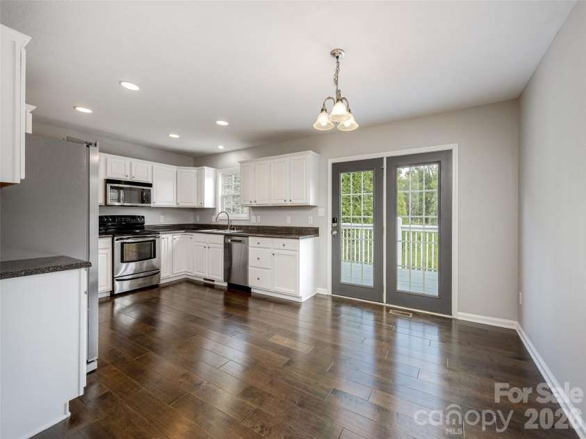 44 Ridgeland Lane, Asheville, NC 28805.  MLS# CAR4426245, YatesRealty ID 51876. 