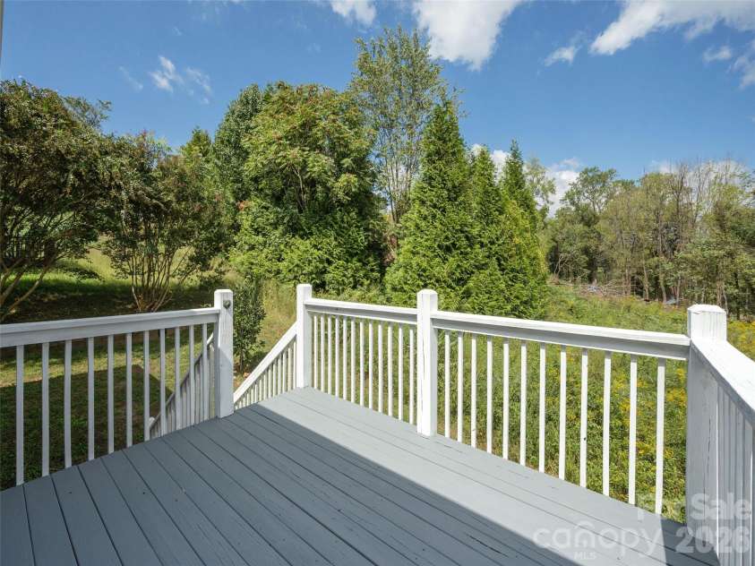44 Ridgeland Lane, Asheville, NC 28805.  MLS# CAR4426245, YatesRealty ID 51876. 