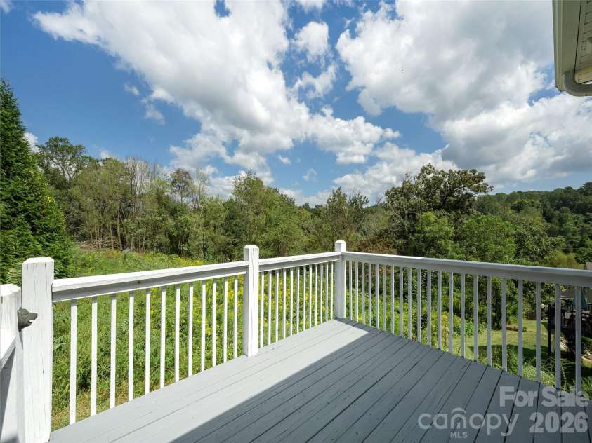 44 Ridgeland Lane, Asheville, NC 28805.  MLS# CAR4426245, YatesRealty ID 51876. 