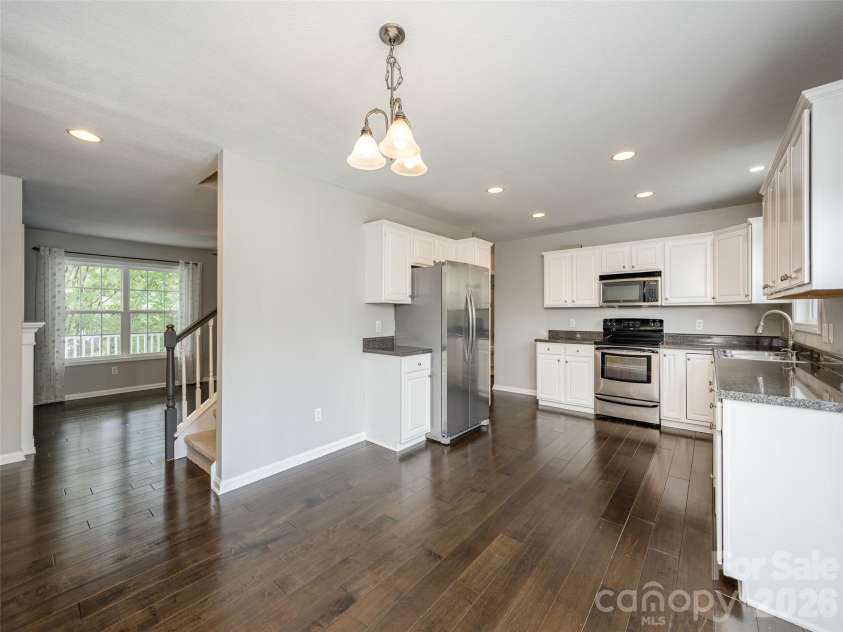 44 Ridgeland Lane, Asheville, NC 28805.  MLS# CAR4426245, YatesRealty ID 51876. 