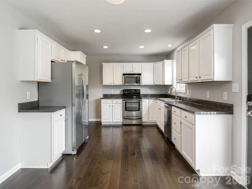 44 Ridgeland Lane, Asheville, NC 28805.  MLS# CAR4426245, YatesRealty ID 51876. 