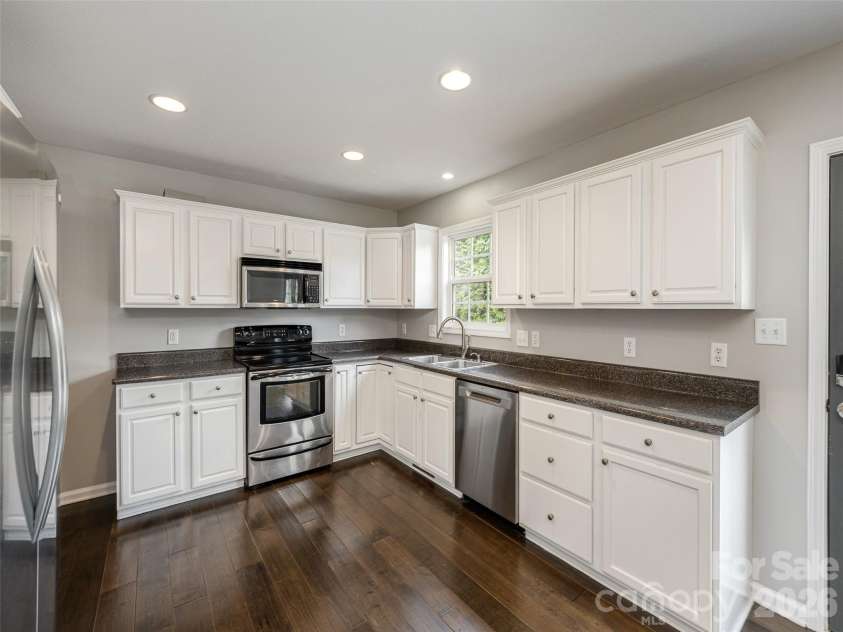 44 Ridgeland Lane, Asheville, NC 28805.  MLS# CAR4426245, YatesRealty ID 51876. 