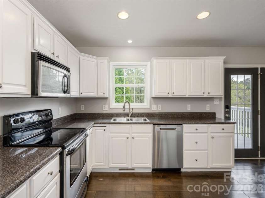 44 Ridgeland Lane, Asheville, NC 28805.  MLS# CAR4426245, YatesRealty ID 51876. 