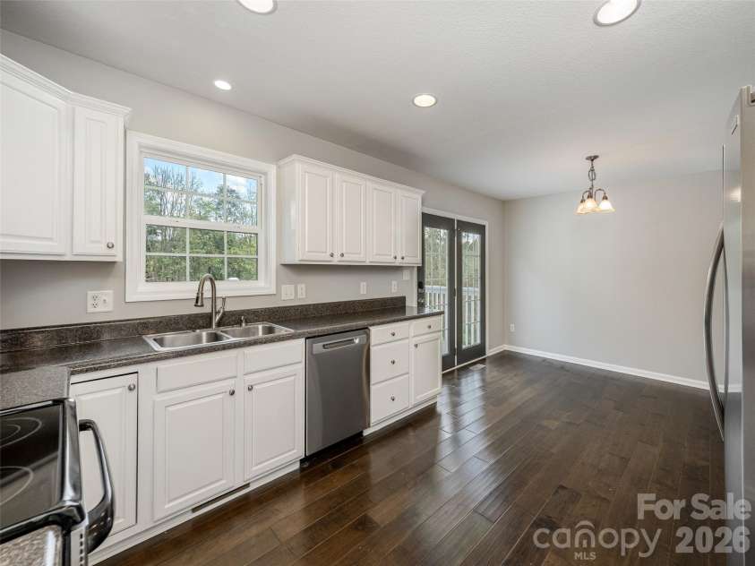 44 Ridgeland Lane, Asheville, NC 28805.  MLS# CAR4426245, YatesRealty ID 51876. 