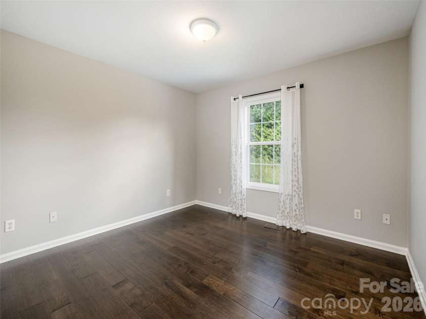 44 Ridgeland Lane, Asheville, NC 28805.  MLS# CAR4426245, YatesRealty ID 51876. 