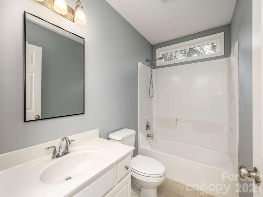 44 Ridgeland Lane, Asheville, NC 28805.  MLS# CAR4426245, YatesRealty ID 51876. 