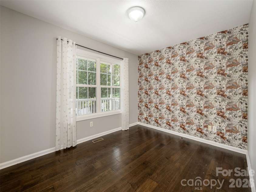 44 Ridgeland Lane, Asheville, NC 28805.  MLS# CAR4426245, YatesRealty ID 51876. 