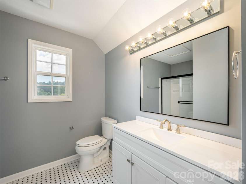 44 Ridgeland Lane, Asheville, NC 28805.  MLS# CAR4426245, YatesRealty ID 51876. 