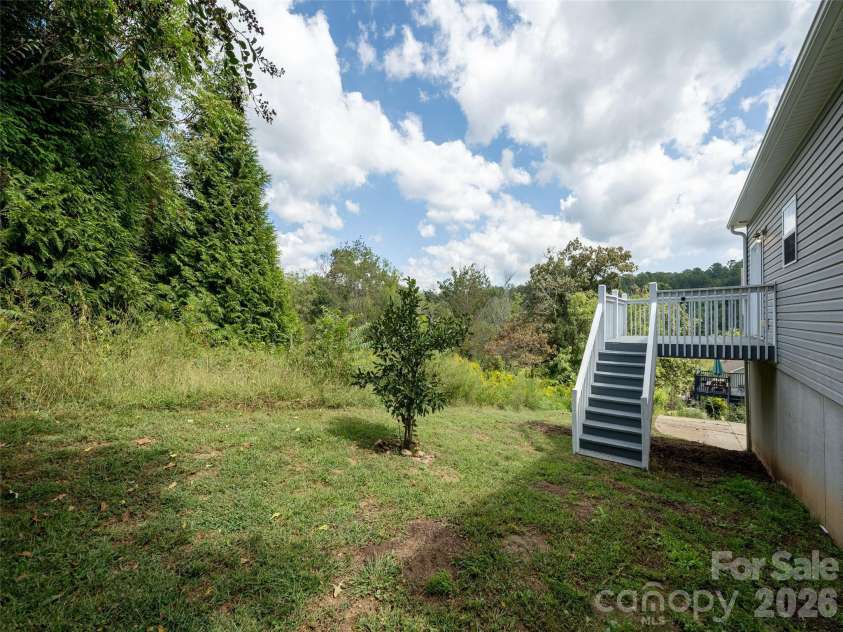 44 Ridgeland Lane, Asheville, NC 28805.  MLS# CAR4426245, YatesRealty ID 51876. 