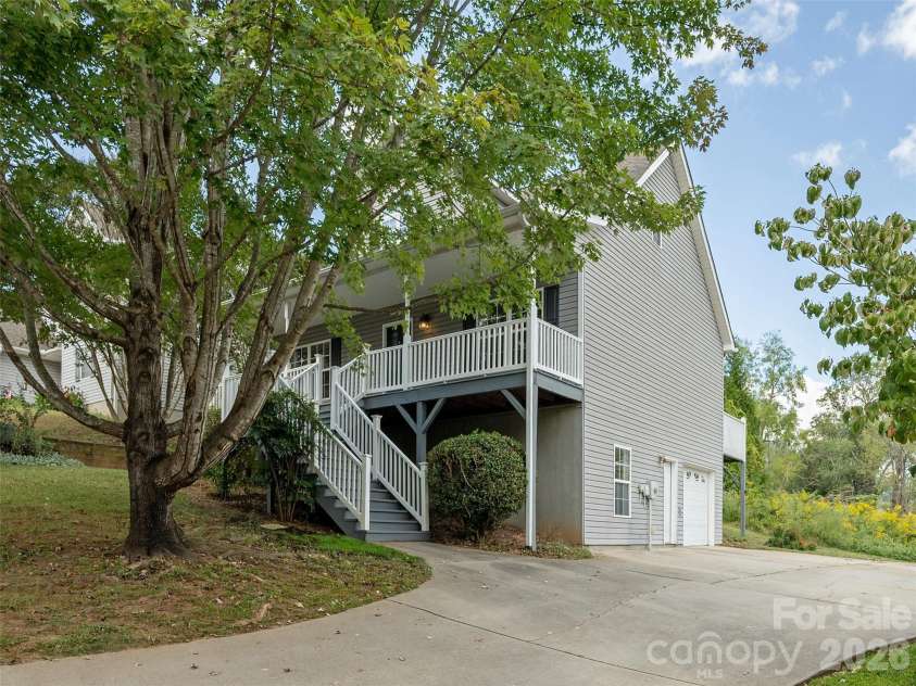 44 Ridgeland Lane, Asheville, NC 28805.  MLS# CAR4426245, YatesRealty ID 51876. 