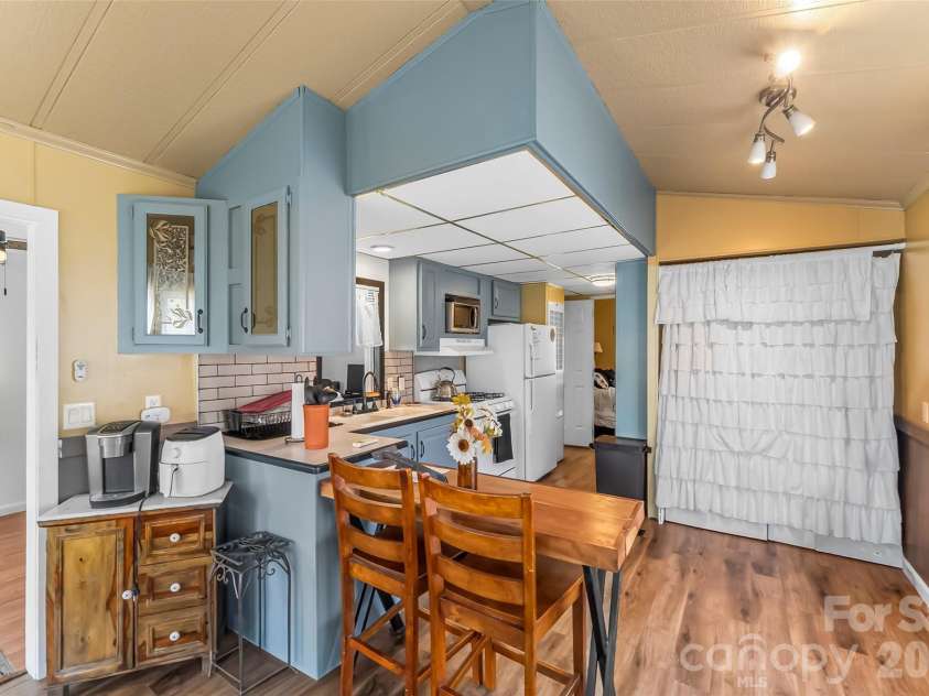 315 Mallard Loop, Waynesville, NC 28785.  MLS# CAR4420343, YatesRealty ID 51877. 