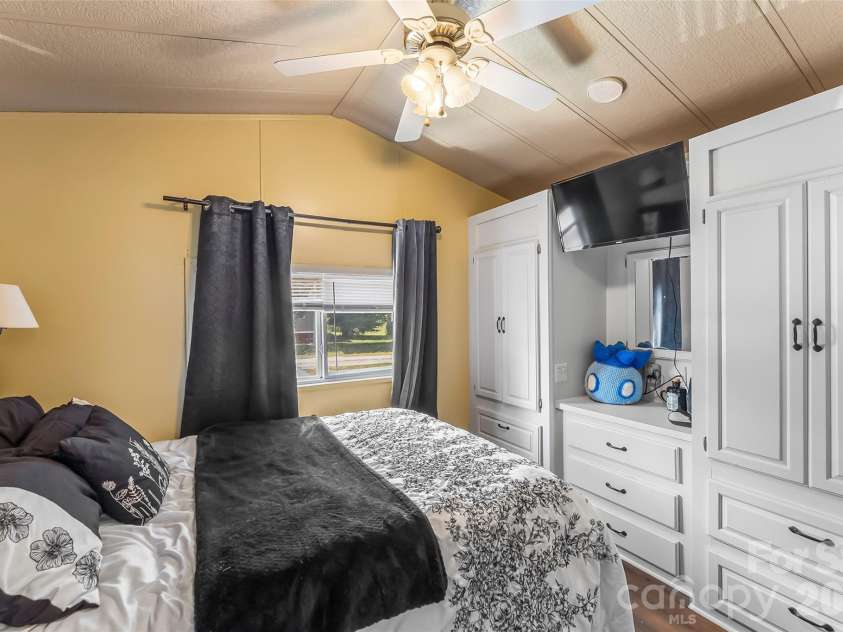315 Mallard Loop, Waynesville, NC 28785.  MLS# CAR4420343, YatesRealty ID 51877. 