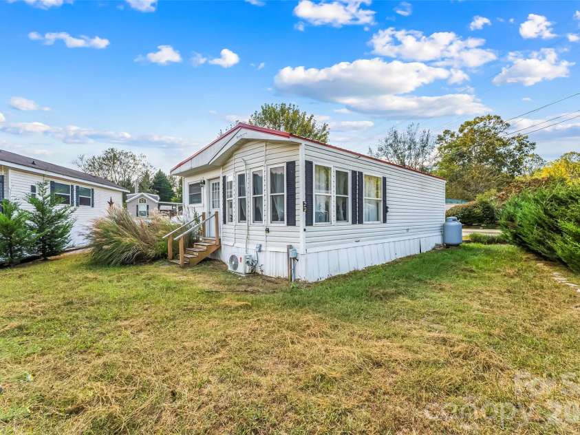 315 Mallard Loop, Waynesville, NC 28785.  MLS# CAR4420343, YatesRealty ID 51877. 