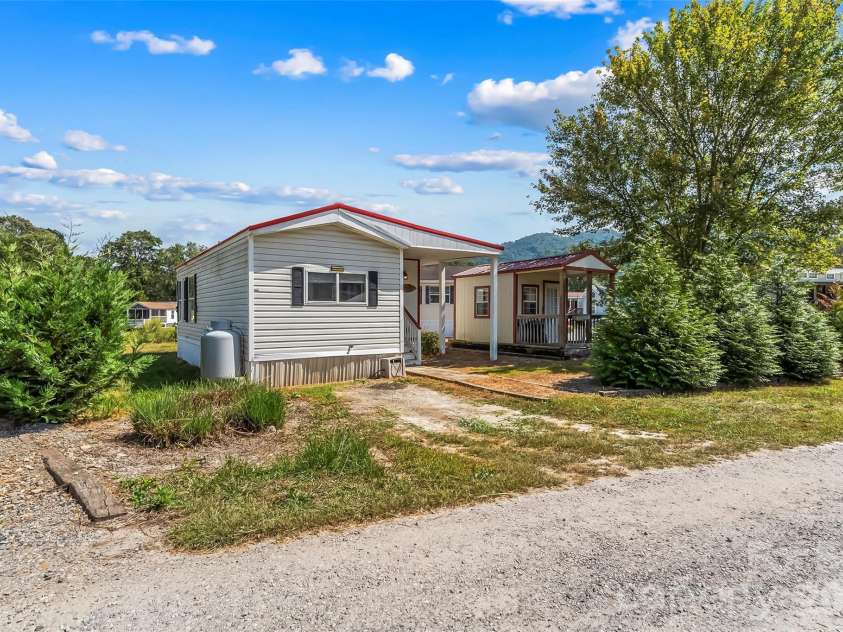 315 Mallard Loop, Waynesville, NC 28785.  MLS# CAR4420343, YatesRealty ID 51877. 
