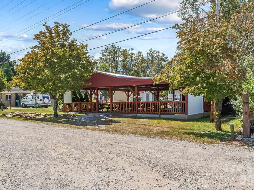 315 Mallard Loop, Waynesville, NC 28785.  MLS# CAR4420343, YatesRealty ID 51877. 