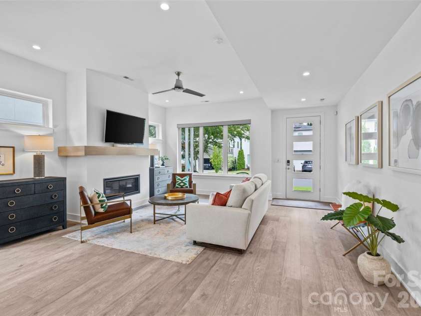 1237 Realta Drive, Charlotte, NC 28211.  MLS# CAR4346937, YatesRealty ID 5188. 