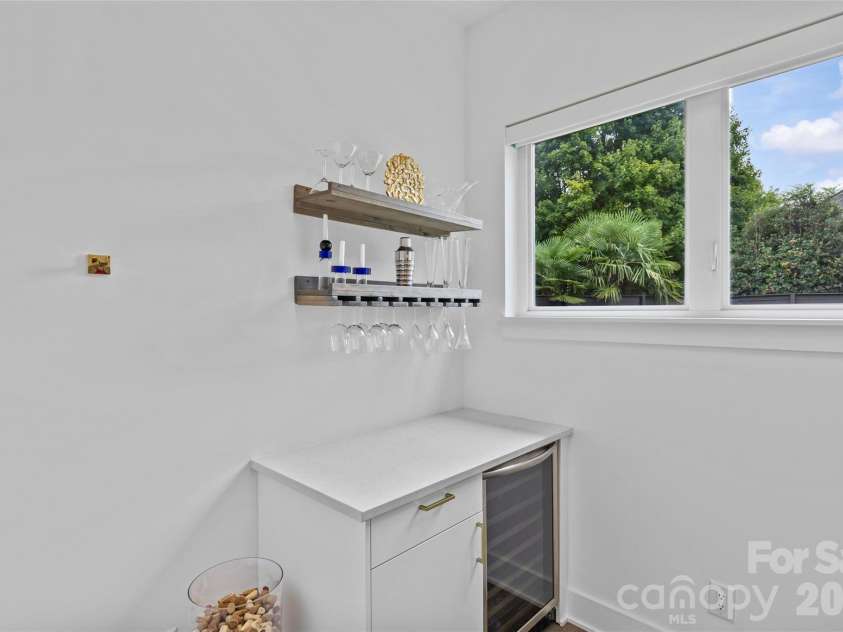 1237 Realta Drive, Charlotte, NC 28211.  MLS# CAR4346937, YatesRealty ID 5188. 