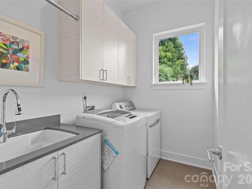 1237 Realta Drive, Charlotte, NC 28211.  MLS# CAR4346937, YatesRealty ID 5188. 
