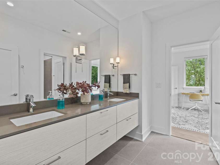 1237 Realta Drive, Charlotte, NC 28211.  MLS# CAR4346937, YatesRealty ID 5188. 