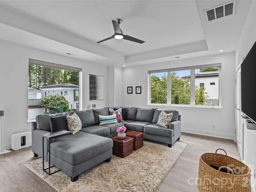1237 Realta Drive, Charlotte, NC 28211.  MLS# CAR4346937, YatesRealty ID 5188. 