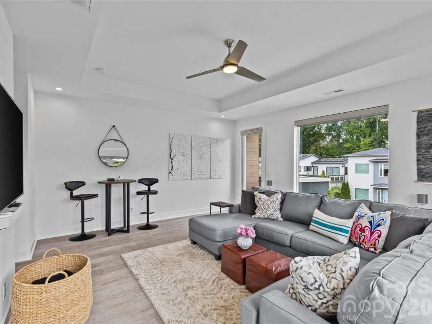 1237 Realta Drive, Charlotte, NC 28211.  MLS# CAR4346937, YatesRealty ID 5188. 