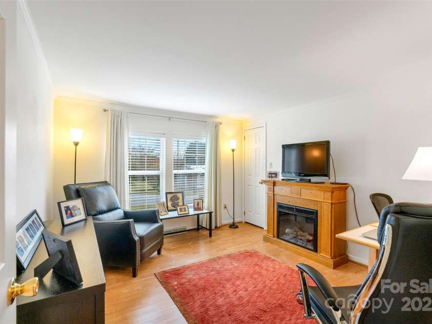 7 Marjorie Lane, Hendersonville, NC 28792.  MLS# CAR4232589, YatesRealty ID 5188. 