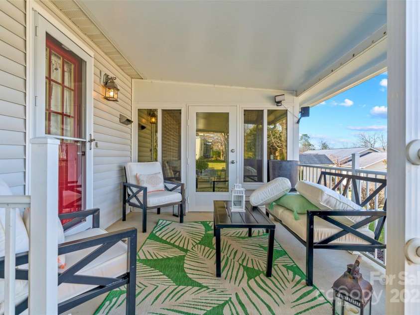 7 Marjorie Lane, Hendersonville, NC 28792.  MLS# CAR4232589, YatesRealty ID 5188. 