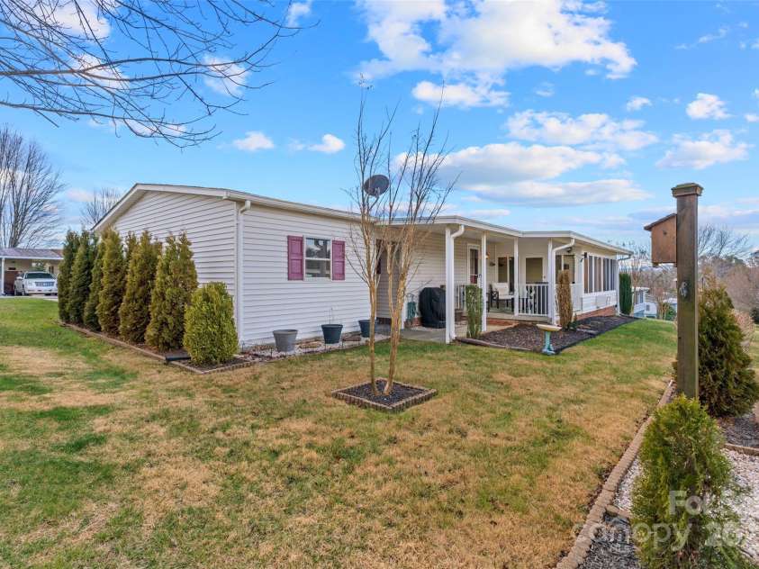 7 Marjorie Lane, Hendersonville, NC 28792.  MLS# CAR4232589, YatesRealty ID 5188. 