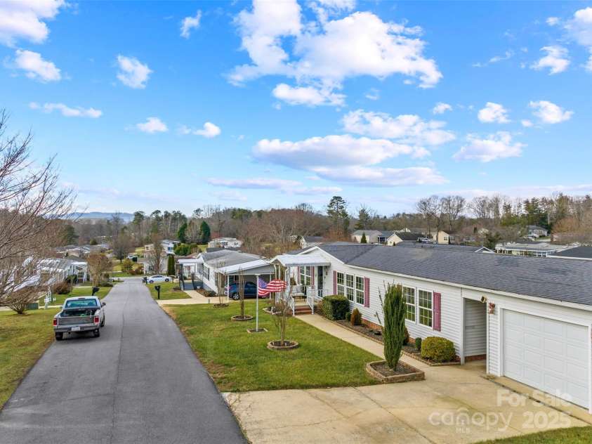 7 Marjorie Lane, Hendersonville, NC 28792.  MLS# CAR4232589, YatesRealty ID 5188. 